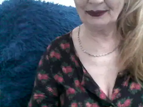 Snapshot of CarlyTreat chatting on December 2024 04:14:02 PM CarlyTreat online show from December 2024 04:14:02 PM