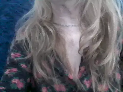 Snapshot of CarlyTreat chatting on December 2024 06:34:01 PM CarlyTreat online show from December 2024 06:34:01 PM