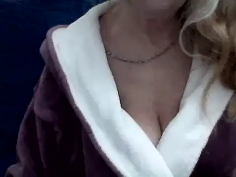 Snapshot of CarlyTreat chatting on January 2025 12:19:01 PM CarlyTreat online show from January 2025 12:19:01 PM