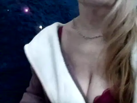 Snapshot of CarlyTreat chatting on January 2025 05:41:01 PM CarlyTreat online show from January 2025 05:41:01 PM