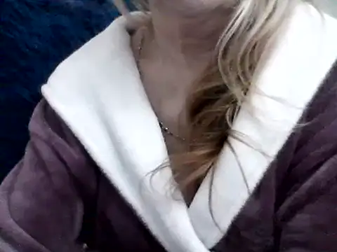 Snapshot of CarlyTreat chatting on January 2025 05:18:01 PM CarlyTreat online show from January 2025 05:18:01 PM