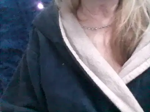 Snapshot of CarlyTreat chatting on January 2025 05:01:01 PM CarlyTreat online show from January 2025 05:01:01 PM