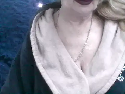 Snapshot of CarlyTreat chatting on January 2025 01:30:01 PM CarlyTreat online show from January 2025 01:30:01 PM