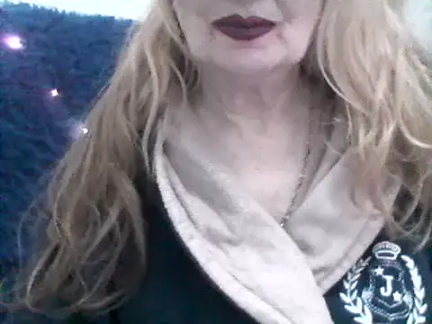 Snapshot of CarlyTreat chatting on January 2025 05:08:01 PM CarlyTreat online show from January 2025 05:08:01 PM