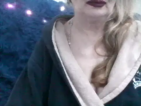 Snapshot of CarlyTreat chatting on January 2025 02:52:02 PM CarlyTreat online show from January 2025 02:52:02 PM