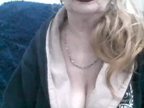 Snapshot of CarlyTreat chatting on February 2025 03:52:01 PM CarlyTreat online show from February 2025 03:52:01 PM