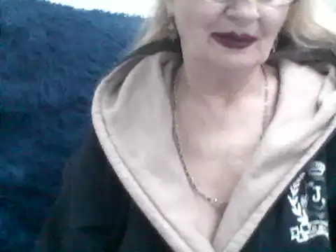Snapshot of CarlyTreat chatting on February 2025 05:50:01 PM CarlyTreat online show from February 2025 05:50:01 PM