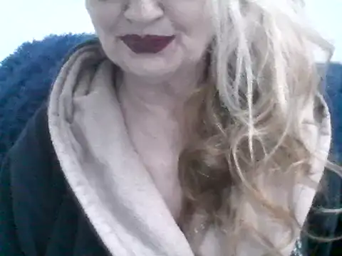 Snapshot of CarlyTreat chatting on February 2025 06:13:02 PM CarlyTreat online show from February 2025 06:13:02 PM