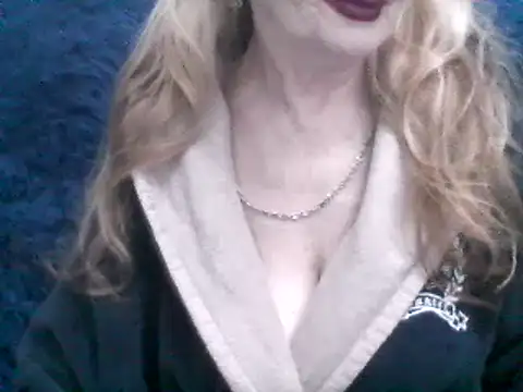 Snapshot of CarlyTreat chatting on February 2025 04:44:01 PM CarlyTreat online show from February 2025 04:44:01 PM
