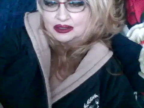 Snapshot of CarlyTreat chatting on February 2025 07:39:01 PM CarlyTreat online show from February 2025 07:39:01 PM