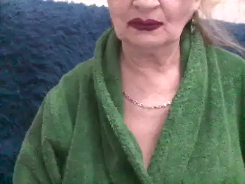 Snapshot of CarlyTreat chatting on February 2025 06:04:02 PM CarlyTreat online show from February 2025 06:04:02 PM