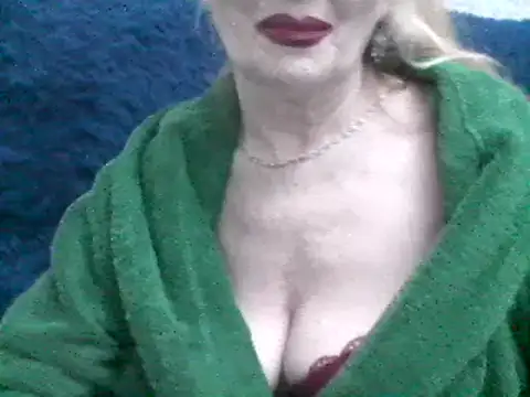 Snapshot of CarlyTreat chatting on February 2025 09:09:01 PM CarlyTreat online show from February 2025 09:09:01 PM