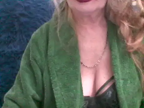 Snapshot of CarlyTreat chatting on February 2025 06:13:02 PM CarlyTreat online show from February 2025 06:13:02 PM