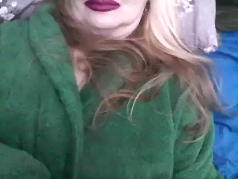 Snapshot of CarlyTreat chatting on February 2025 05:18:02 PM CarlyTreat online show from February 2025 05:18:02 PM