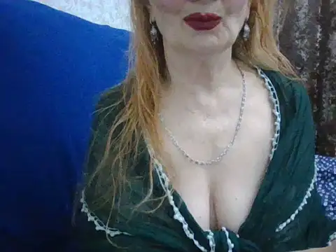 Snapshot of CarlyTreat chatting on September 2025 03:24:01 PM CarlyTreat online show from September 2025 03:24:01 PM