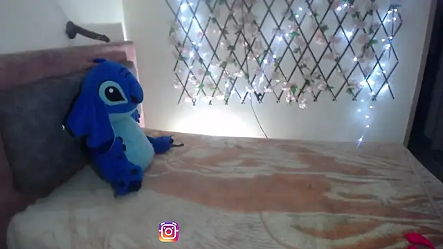 roxy roxxan online show from April 2026 02:35:01 PM