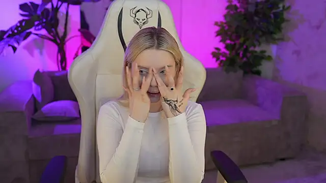 Cassy-Celestial  online show from February 2025 11:58:02 PM