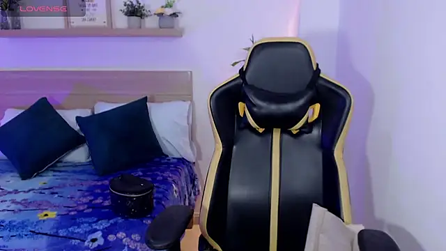 aurora rodriguez online show from December 2024 12:38:01 PM