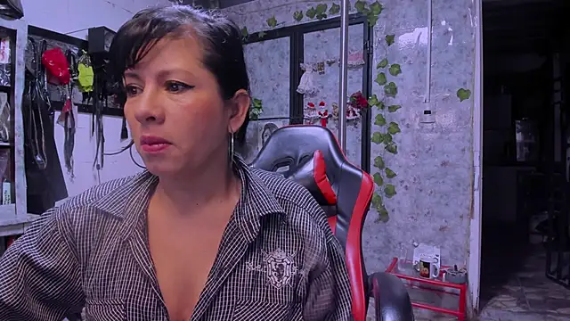 Snapshot of Erlinda-engel chatting on January 2025 12:02:01 PM Erlinda-engel online show from January 2025 12:02:01 PM