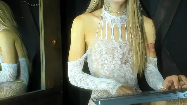 Haileybieberr online show from February 2025 12:43:02 AM