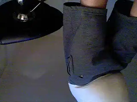 Snapshot of oopsxx chatting on February 2025 11:10:02 AM oopsxx online show from February 2025 11:10:02 AM