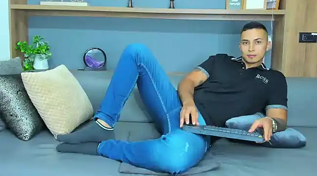 Juan muscle online show from February 2025 02:01:01 AM