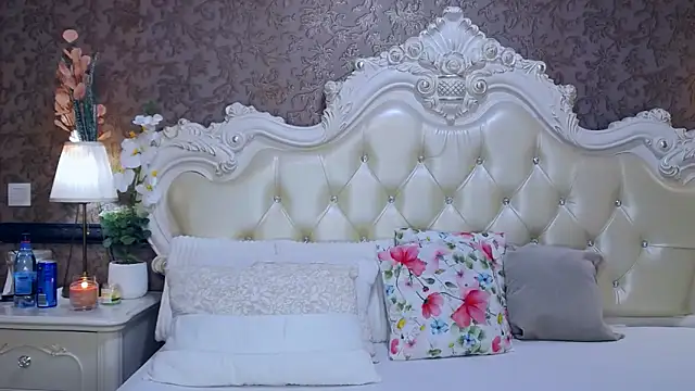 OliveWilson online show from October 2025 09:18:02 AM