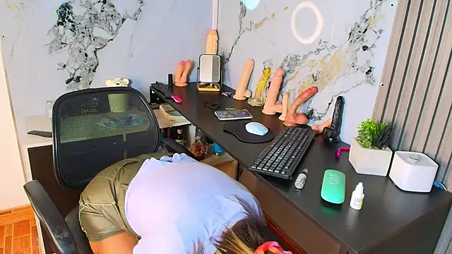 AlixLong online show from September 2025 10:09:02 AM