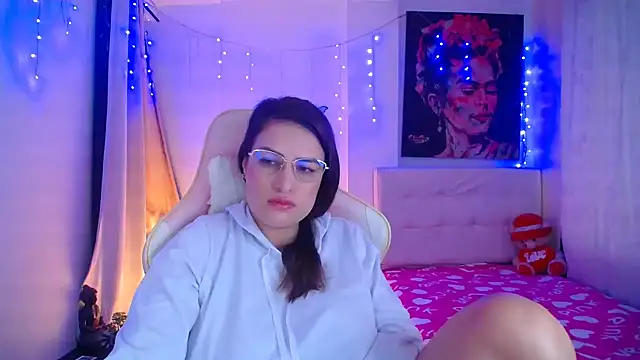 esmeraldaa230 online show from December 2024 02:21:01 PM