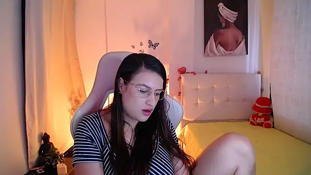 esmeraldaa230 online show from March 2025 04:00:02 PM