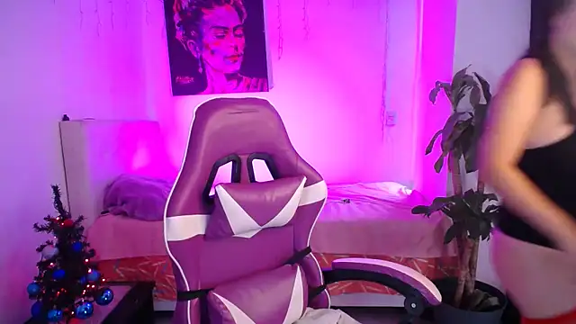 esmeraldaa230 online show from December 2025 07:54:02 PM