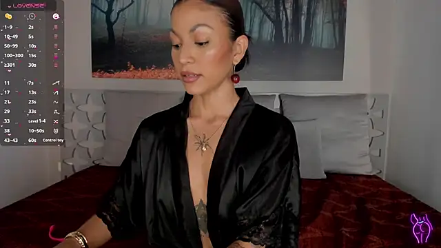 Snapshot of LunaRuso chatting on February 2025 02:34:01 AM LunaRuso online show from February 2025 02:34:01 AM