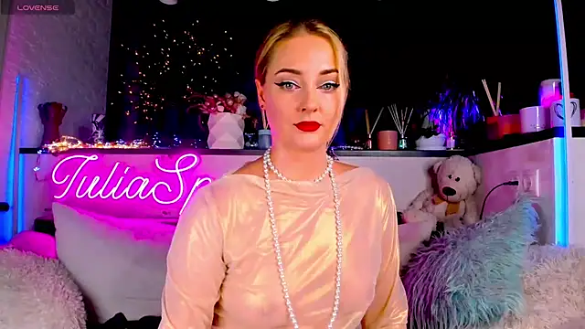 Snapshot of _JuliaSpace_ chatting on December 2024 03:11:02 PM JuliaSpace online show from December 2024 03:11:02 PM