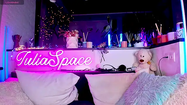 Snapshot of _JuliaSpace_ chatting on December 2024 07:03:02 PM JuliaSpace online show from December 2024 07:03:02 PM