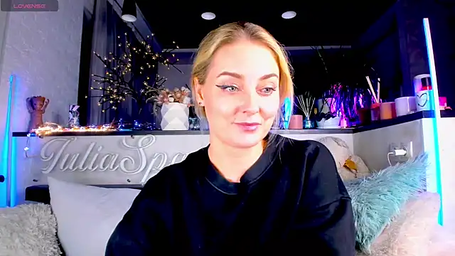 Snapshot of _JuliaSpace_ chatting on December 2024 10:13:02 PM JuliaSpace online show from December 2024 10:13:02 PM