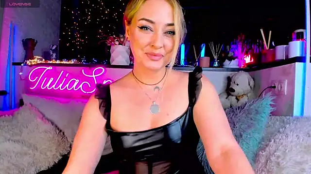 Snapshot of _JuliaSpace_ chatting on January 2025 05:07:02 PM JuliaSpace online show from January 2025 05:07:02 PM