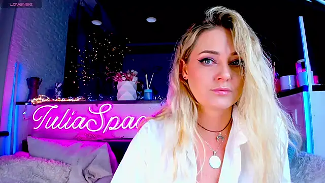 Snapshot of _JuliaSpace_ chatting on January 2025 04:57:01 PM JuliaSpace online show from January 2025 04:57:01 PM