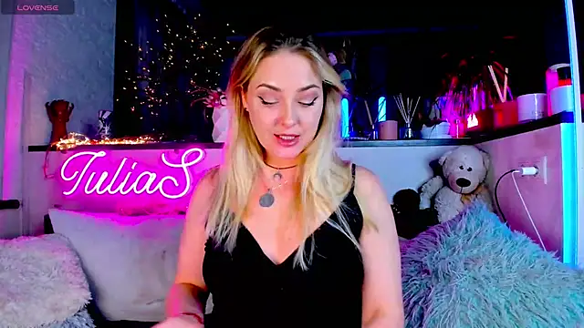 Snapshot of _JuliaSpace_ chatting on January 2025 07:48:02 PM JuliaSpace online show from January 2025 07:48:02 PM