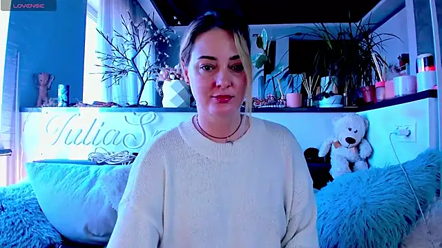 Snapshot of _JuliaSpace_ chatting on February 2025 10:17:02 AM JuliaSpace online show from February 2025 10:17:02 AM