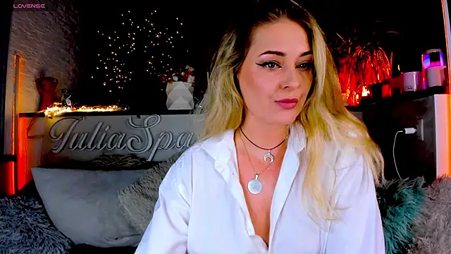 Snapshot of _JuliaSpace_ chatting on March 2025 05:13:01 PM JuliaSpace online show from March 2025 05:13:01 PM