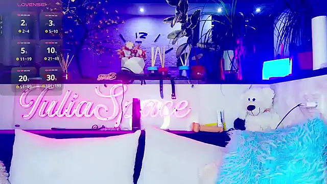 Snapshot of _JuliaSpace_ chatting on September 2025 07:08:01 PM JuliaSpace online show from September 2025 07:08:01 PM