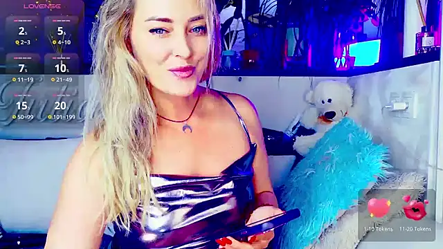 Snapshot of _JuliaSpace_ chatting on October 2025 04:18:01 PM JuliaSpace online show from October 2025 04:18:01 PM