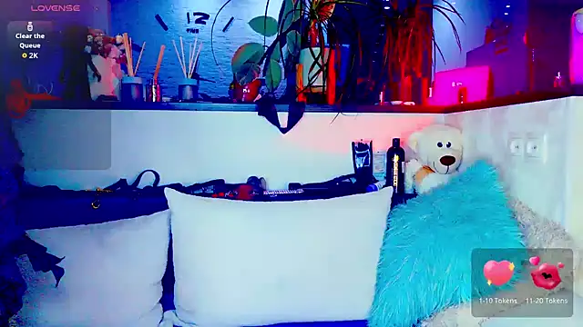  JuliaSpace  online show from March 2026 05:41:02 PM