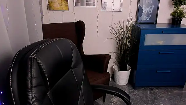 Snapshot of AlicePopsy chatting on March 2025 06:51:02 PM AlicePopsy online show from March 2025 06:51:02 PM