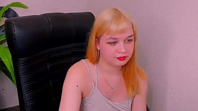 Snapshot of AlicePopsy chatting on March 2025 01:57:02 PM AlicePopsy online show from March 2025 01:57:02 PM