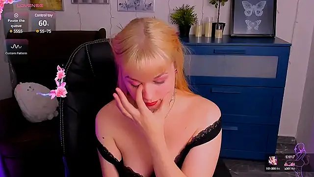 Snapshot of AlicePopsy chatting on March 2025 11:45:02 PM AlicePopsy online show from March 2025 11:45:02 PM