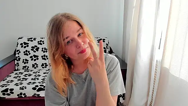Snapshot of AlicePopsy chatting on June 2026 05:04:01 PM AlicePopsy online show from June 2026 05:04:01 PM