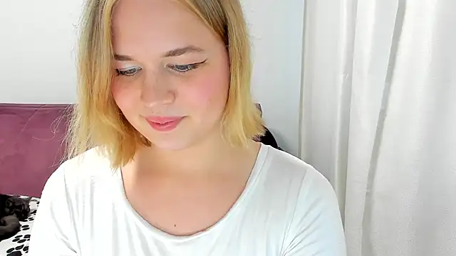 Snapshot of AlicePopsy chatting on July 2026 04:34:01 PM AlicePopsy online show from July 2026 04:34:01 PM