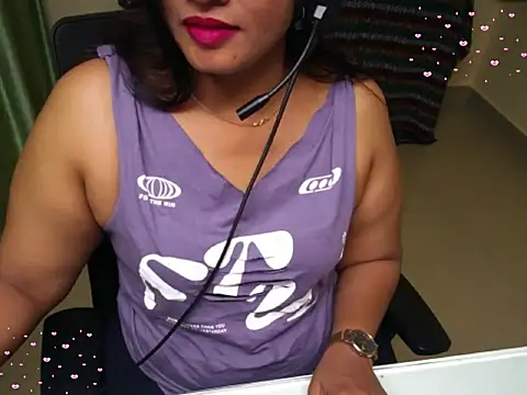 Arushisingh8888 online show from November 2025 01:44:01 PM