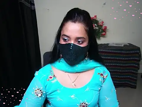 Arushisingh8888 online show from November 2025 01:04:01 PM